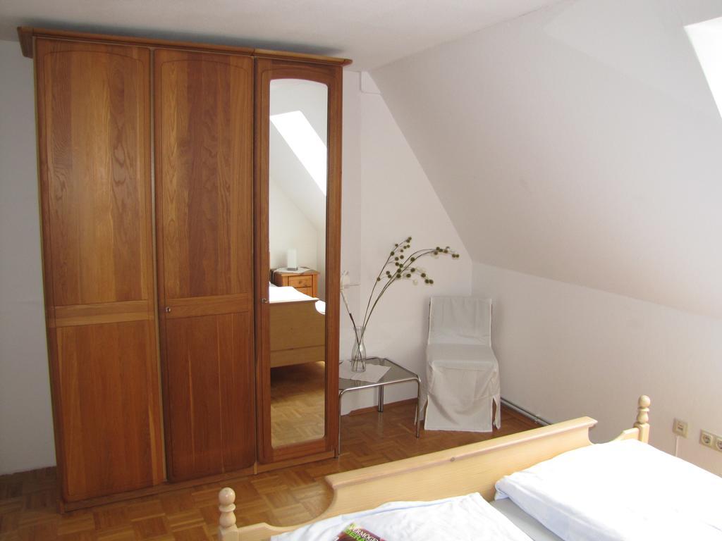 Hof Guttels Waldgasthof Ferienpension Rotenburg an der Fulda Δωμάτιο φωτογραφία